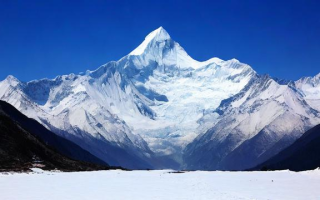 什么样的雪山（什么样的雪山填形容词）